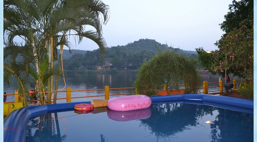 Which lake city in Goa is known for romantic boat rides and serene landscapes?