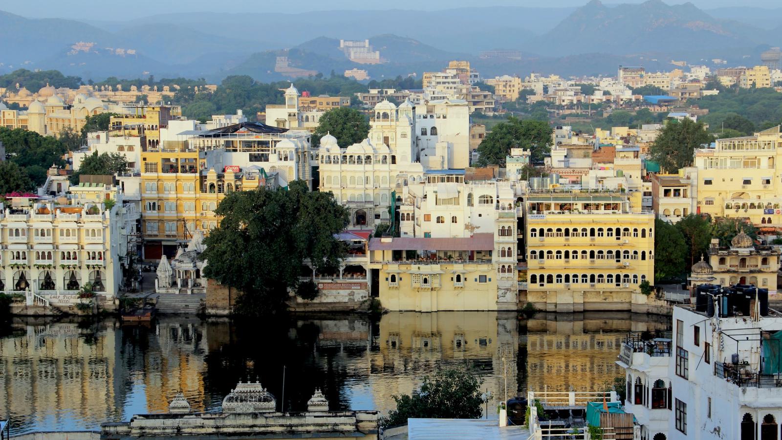 What are the top 10 most beautiful places to visit in India?
