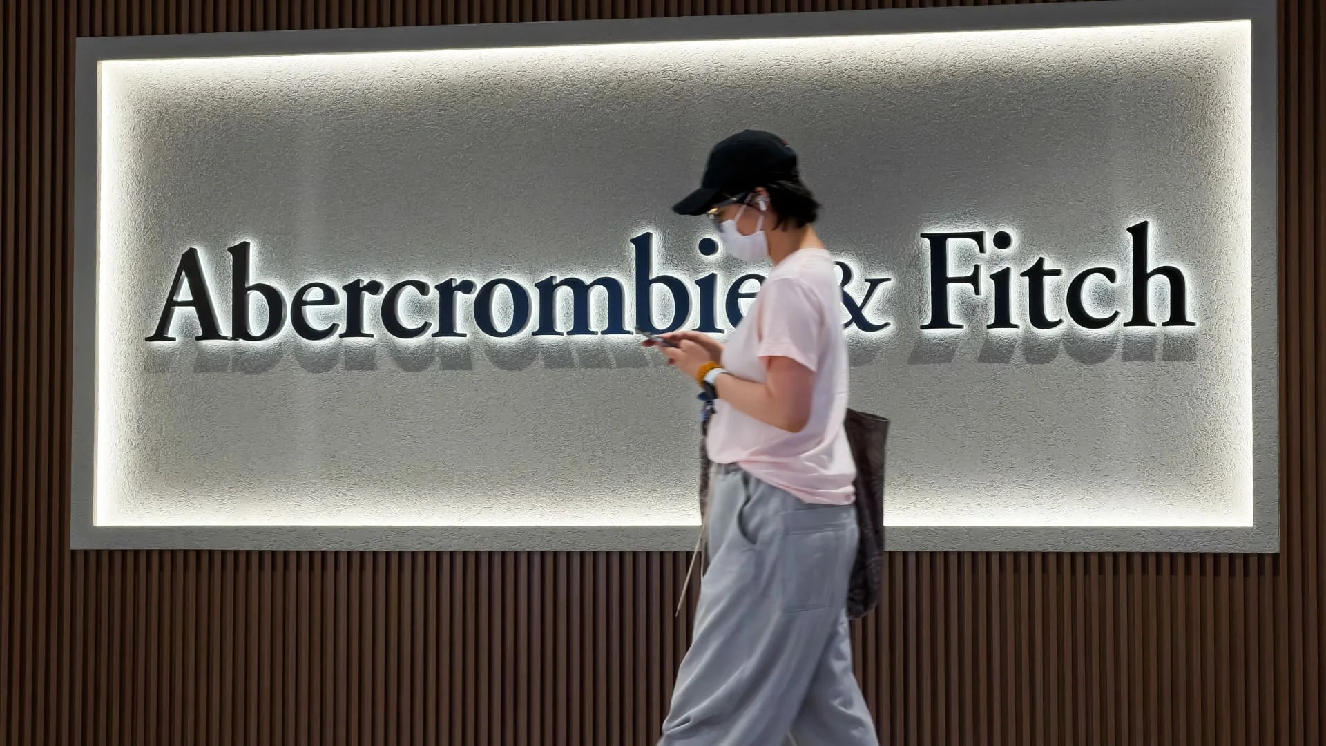 Stocks making the biggest moves midday: META, ANF, ZM, INTU