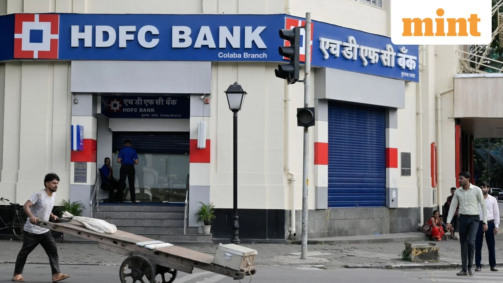 HDFC Bank garners nearly  billion through FCNR-B deposits under RBI swap window: Report