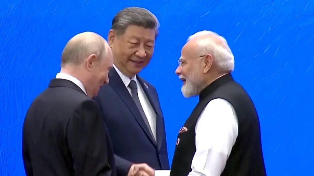 PM Modi, China President Xi shake hands, hold talks at SCO summit in Bishkek | Video